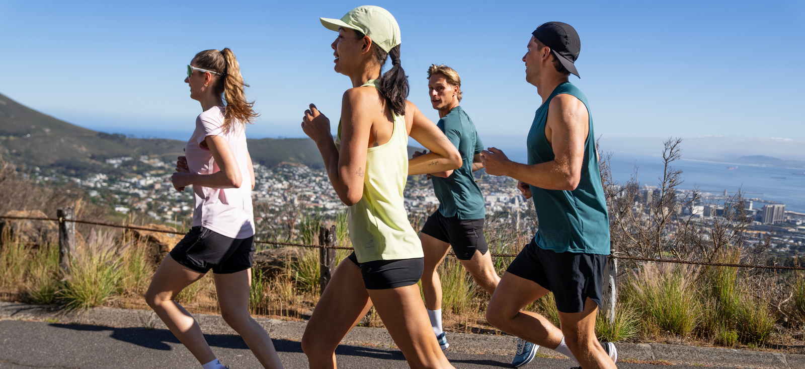 Correre con il caldo: ritmo, idratazione e strategie anti-crollo